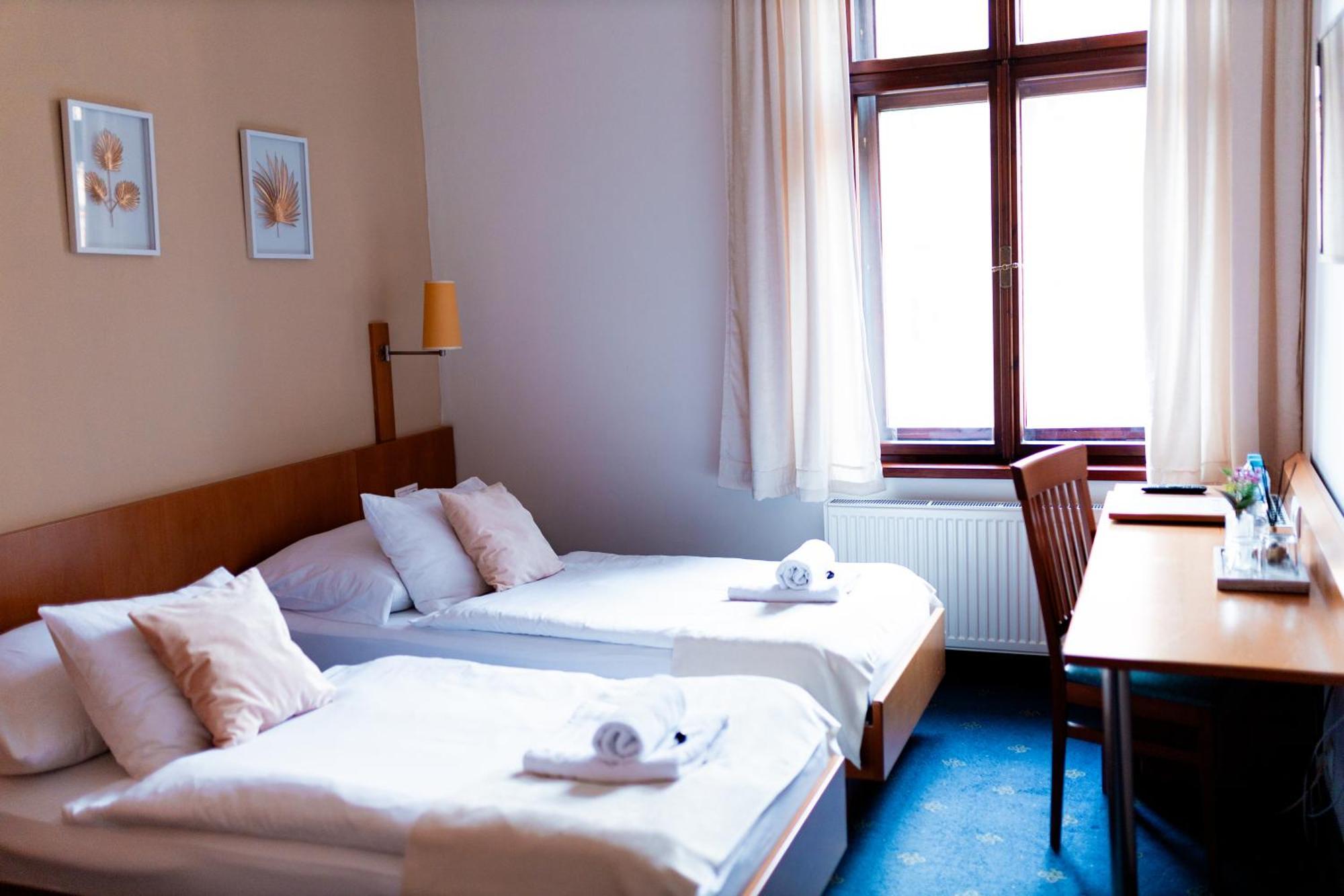 Hotel Apollon Litoměřice エクステリア 写真