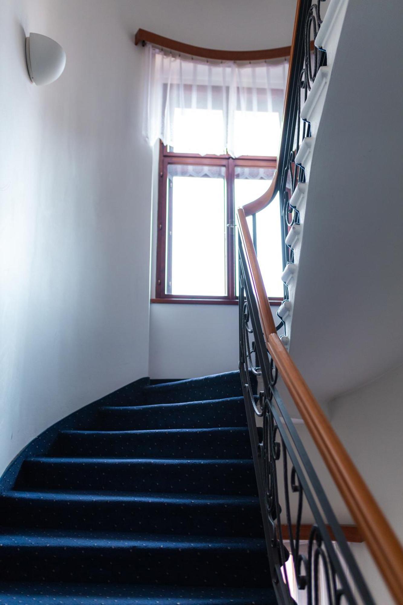 Hotel Apollon Litoměřice エクステリア 写真