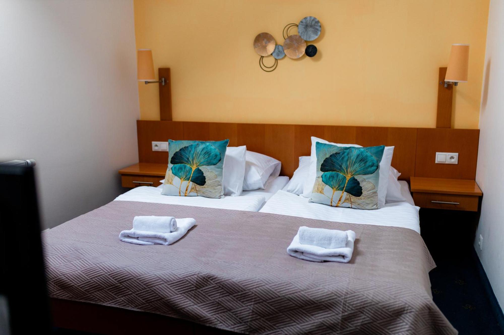 Hotel Apollon Litoměřice エクステリア 写真