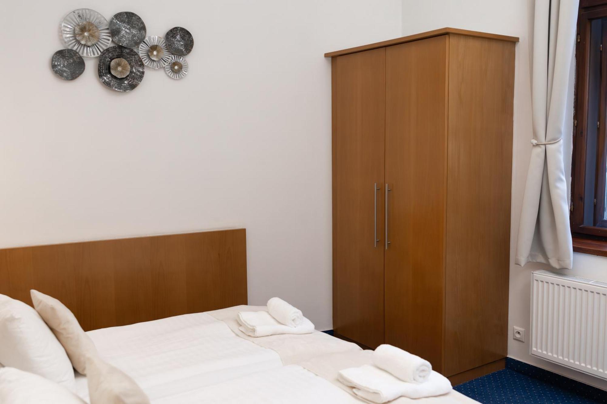 Hotel Apollon Litoměřice エクステリア 写真
