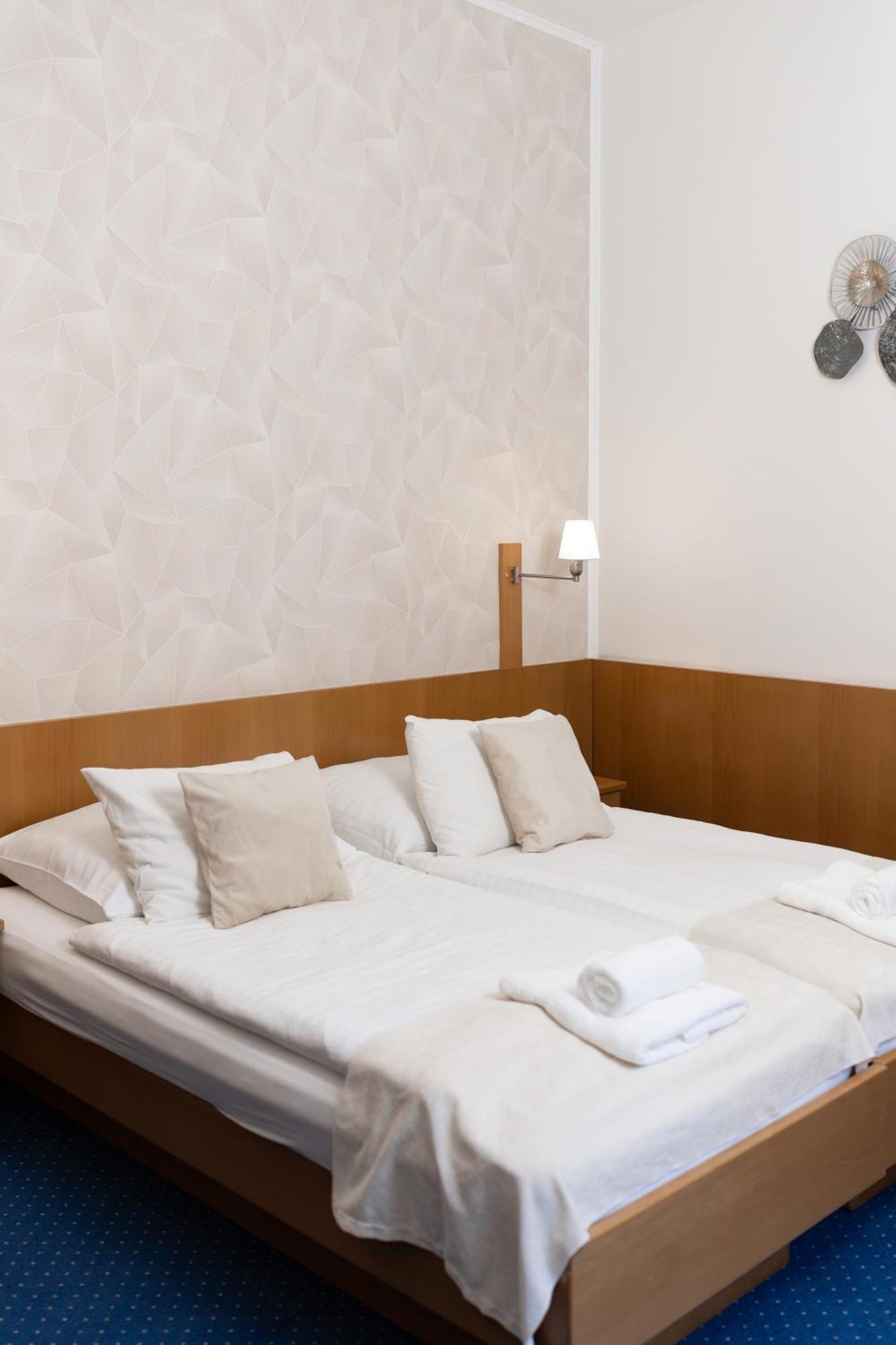 Hotel Apollon Litoměřice エクステリア 写真