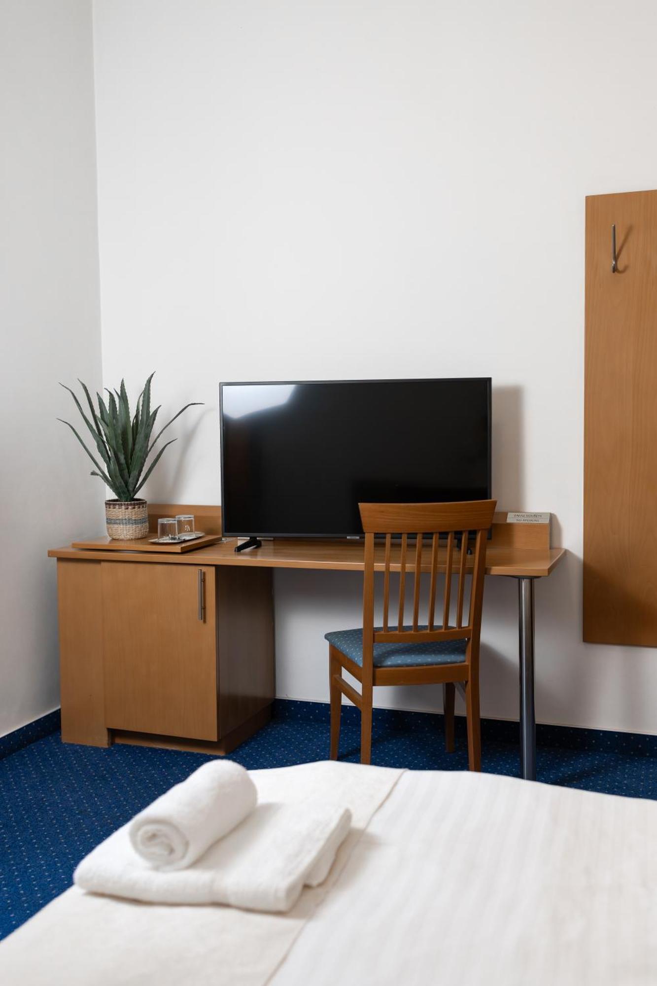 Hotel Apollon Litoměřice エクステリア 写真