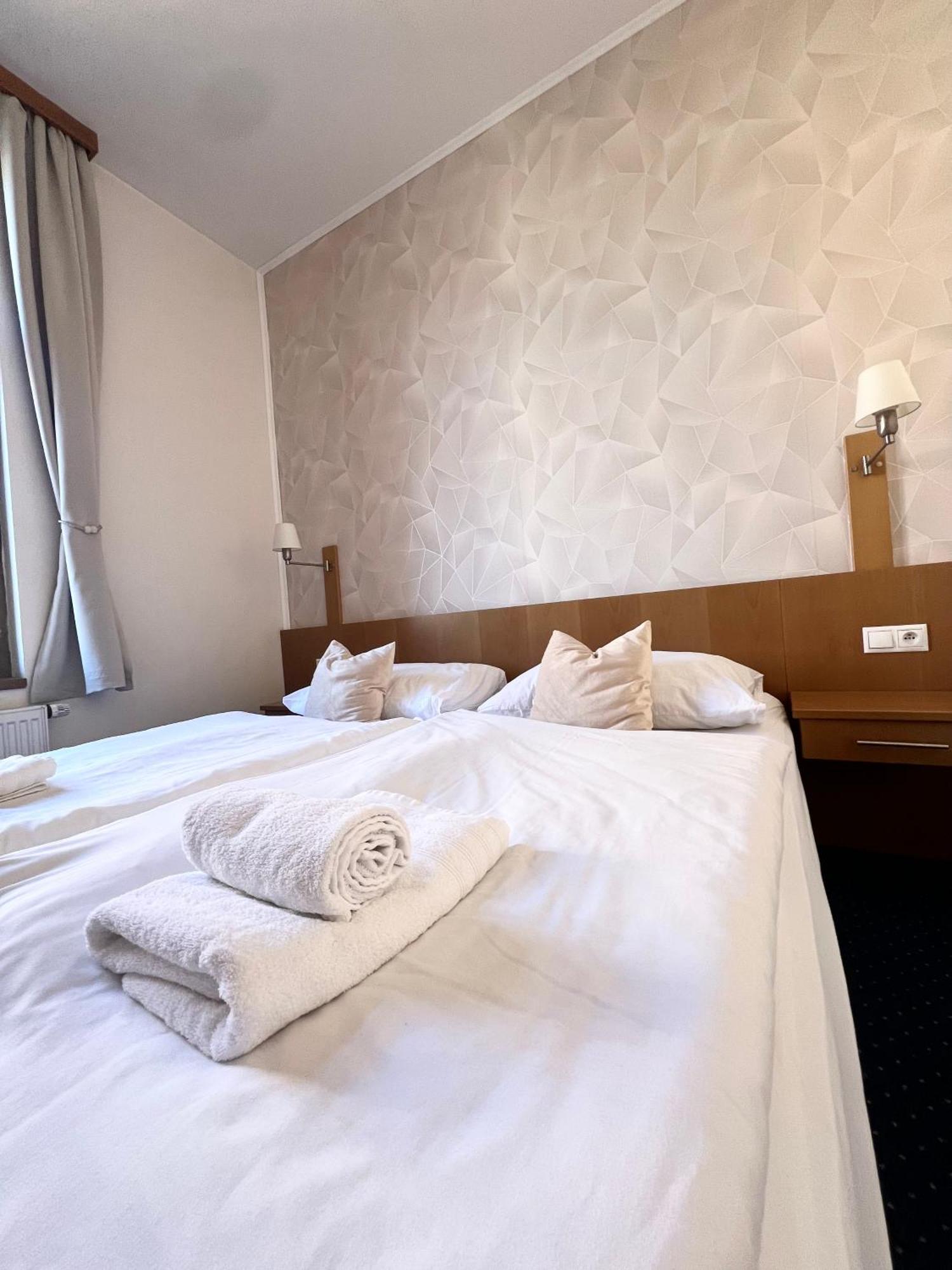 Hotel Apollon Litoměřice エクステリア 写真